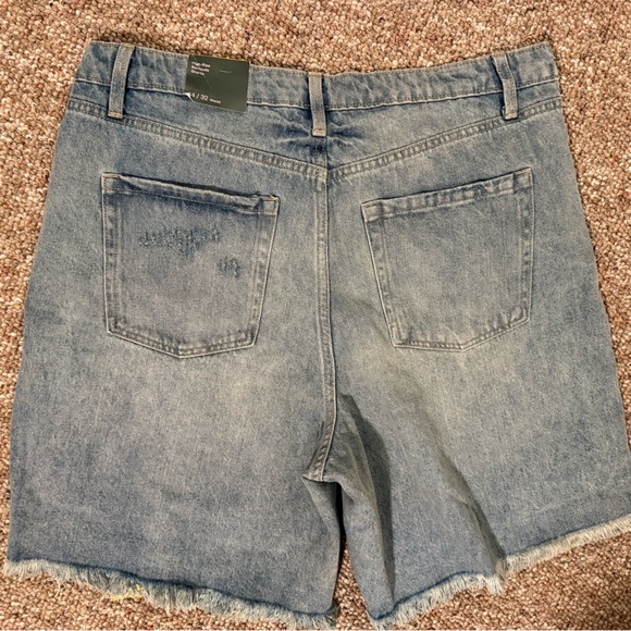Wild Fable NWT Women 14 Short Bermuda High Rise Distressed - Picture 5 of 6